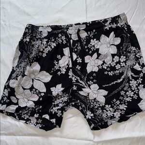 Floral Black and White Shorts MENS SIZE LARGE